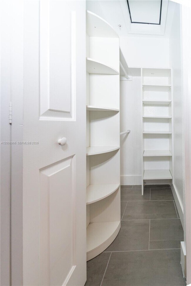 Building Photo - 3515 Shoma Dr