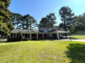 Building Photo - 358 Country Club Rd