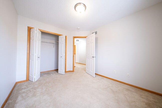 Building Photo - 557 French Ln