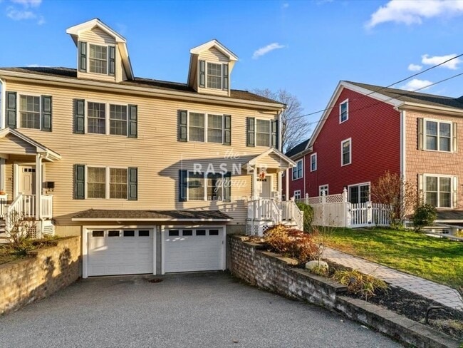 Building Photo - 17 Beacon St