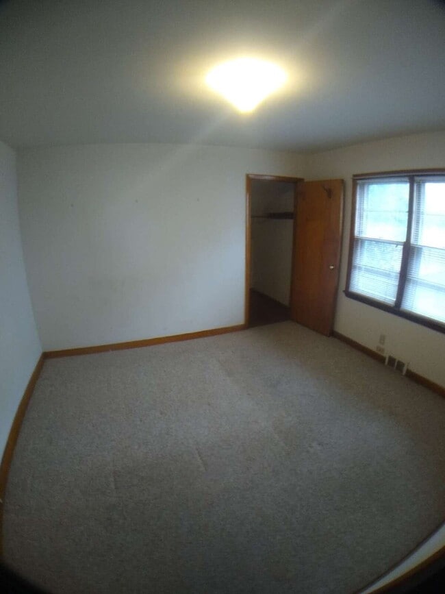 Building Photo - 326 N 68th St