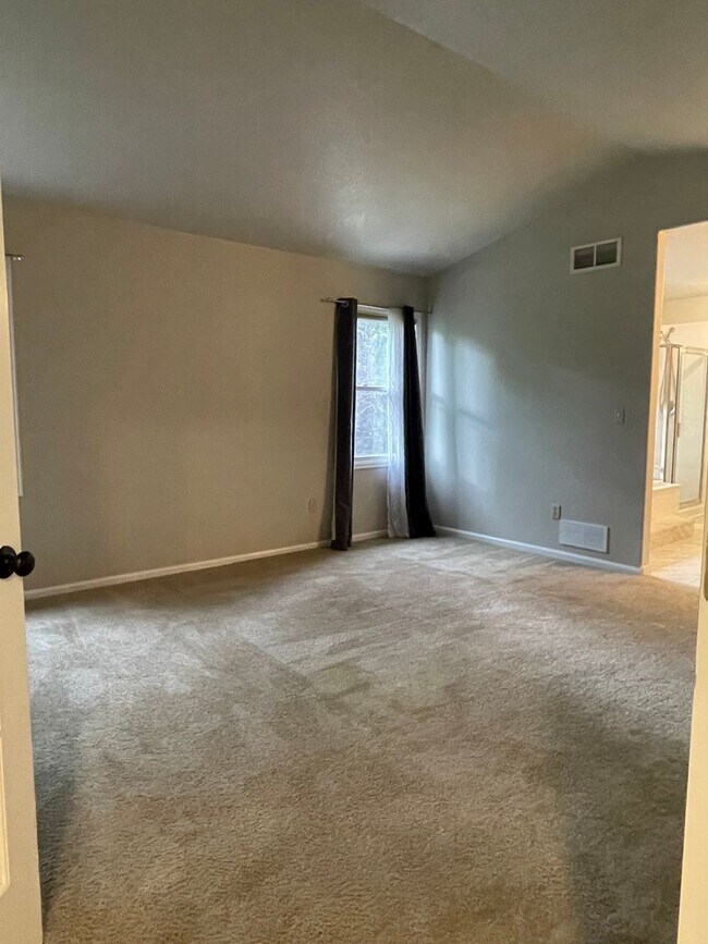 Building Photo - Beautiful Two-Story Home in Cul-de-sac