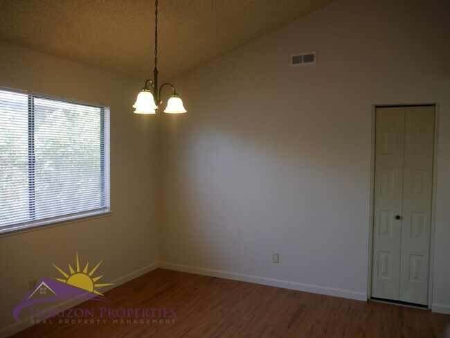 Building Photo - 6826/6828 Klingon Ct