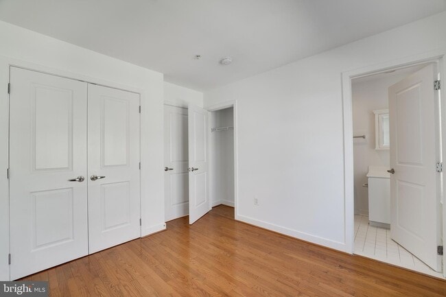 Building Photo - 4410 Longfellow St