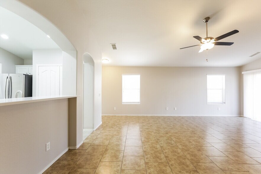 Building Photo - 8556 W Sonora St