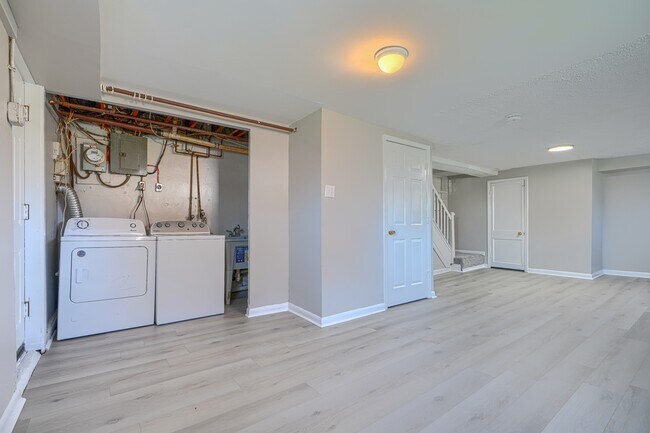 Building Photo - 401 52nd St