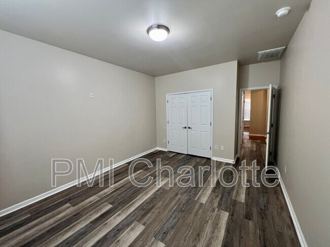 Building Photo - 7001 Mountain Top Ct