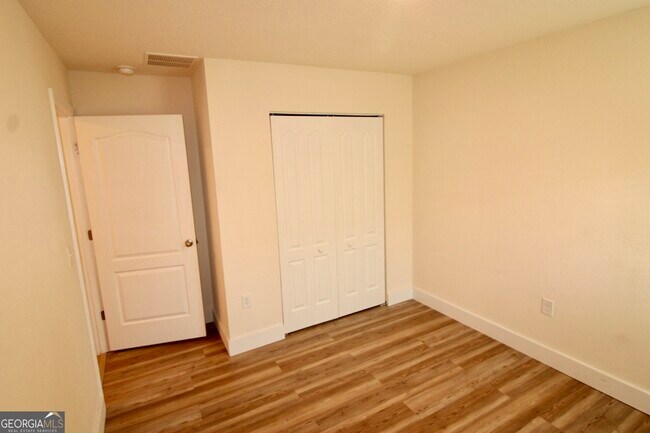 Building Photo - 119 Teakwood Dr