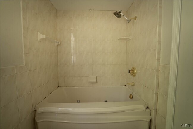 Building Photo - 916 Westwood Dr