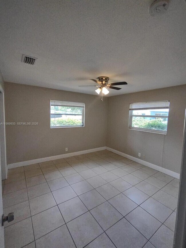 Building Photo - 2504 NW 9th Ln