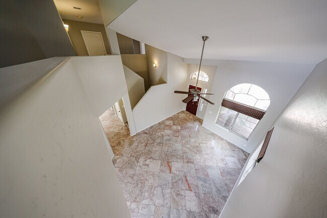Building Photo - Stunning 3 bedroom, 2.5 bathroom Gold Cour...