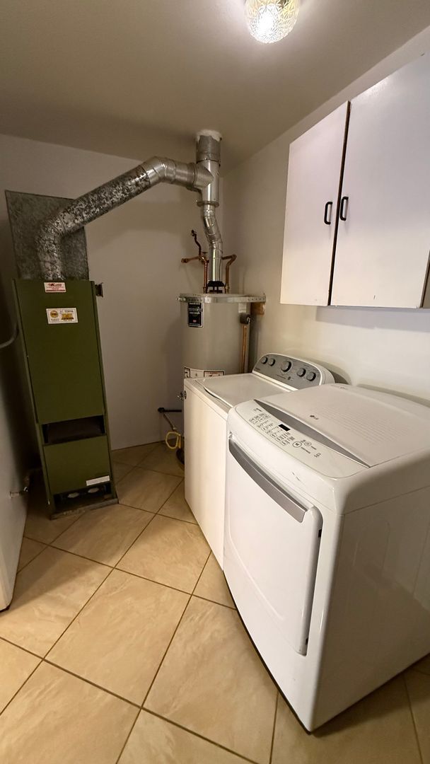 Building Photo - 3 Bedroom Ranch House w/Large 2 Car Garage and Fenced Yard!