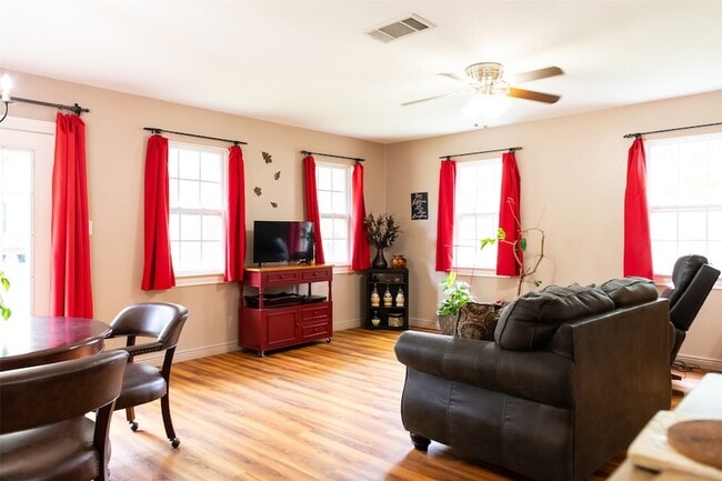 Building Photo - 1019 Pine St