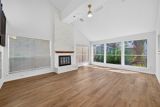 Building Photo - 1917 Trixie Ln