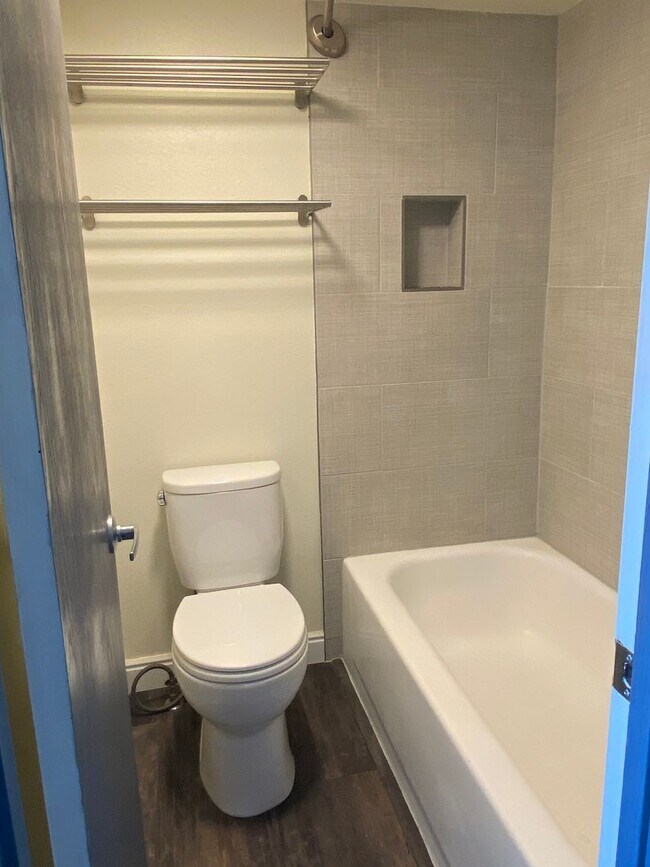 Building Photo - Cozy and Recently Updated 1BR with Firepla...