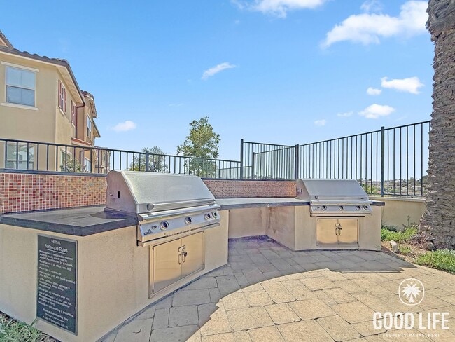 Building Photo - Bright 3BD/2.5BA Townhouse in Vista with Community Pool, In-Unit Laundry & 2-Car Garage