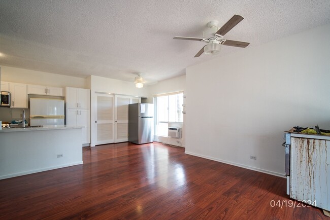 Building Photo - $3,000 / 2br - 874ft2 - 2 BED 2 BATH TOWNH...