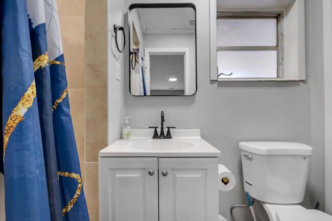 Building Photo - 218 Cactus St