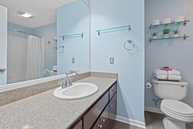 Building Photo - 1101 Hollow Creek Dr