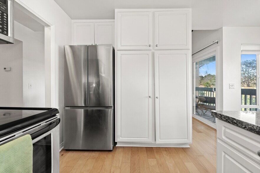 Building Photo - 17141 W Bernardo Dr