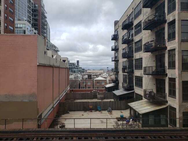 Building Photo - 1516 S Wabash Ave