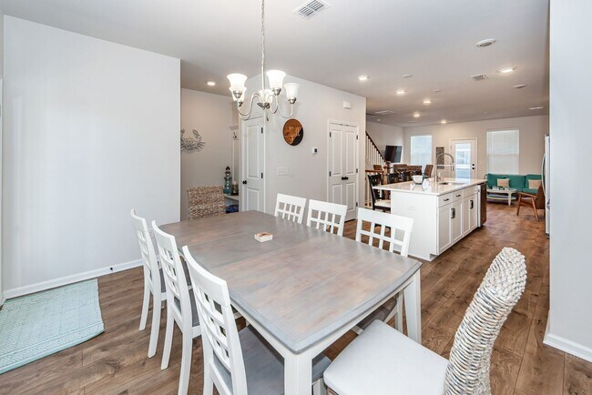 Building Photo - 4 Bedroom, 3.5 Bathroom Townhome in The Marshes at Cooper River - Charleston