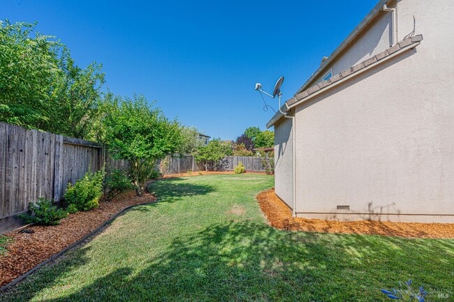Building Photo - 525 Sauvignon Pl