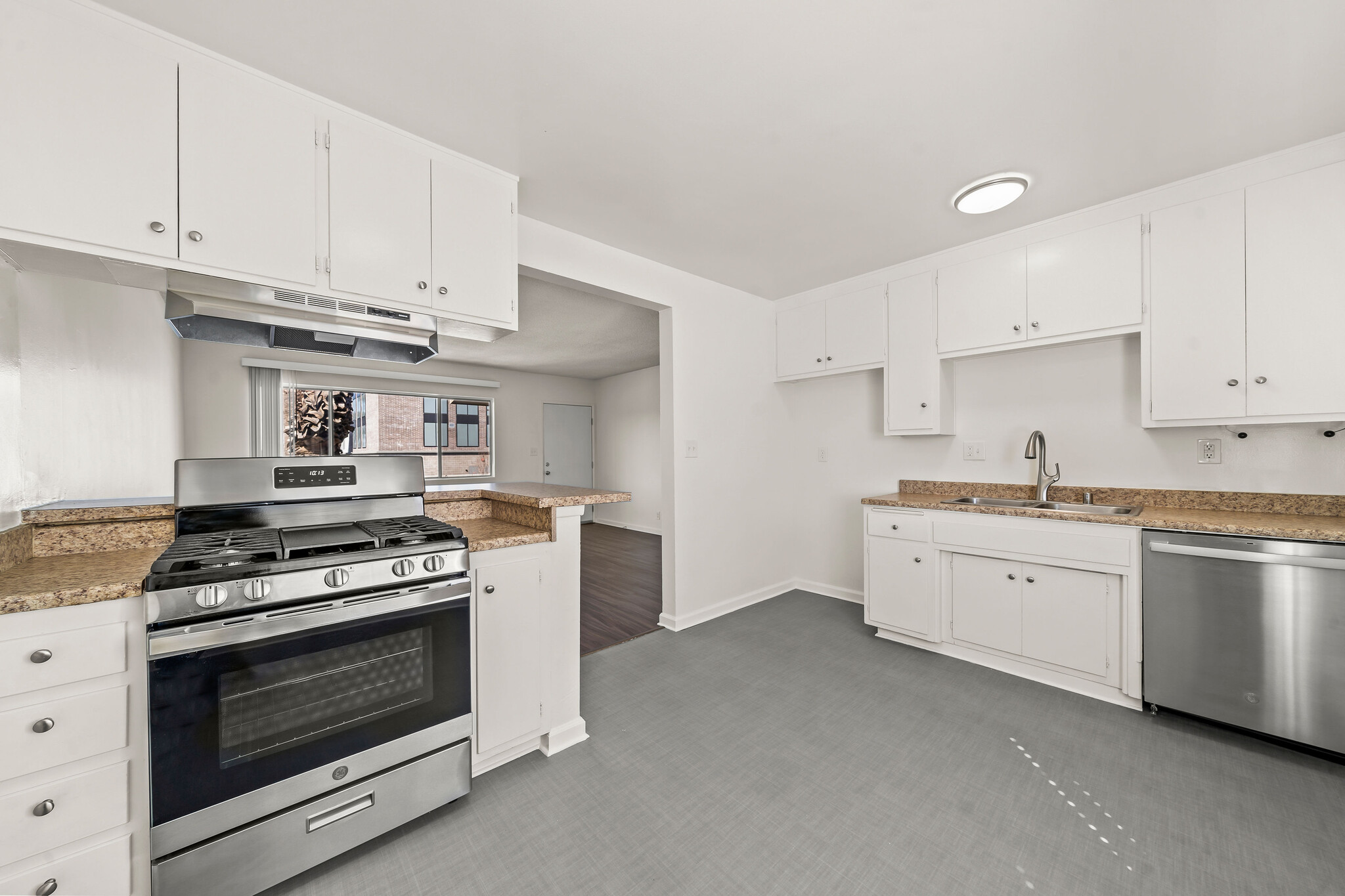 Building Photo - 1000 E 32nd St