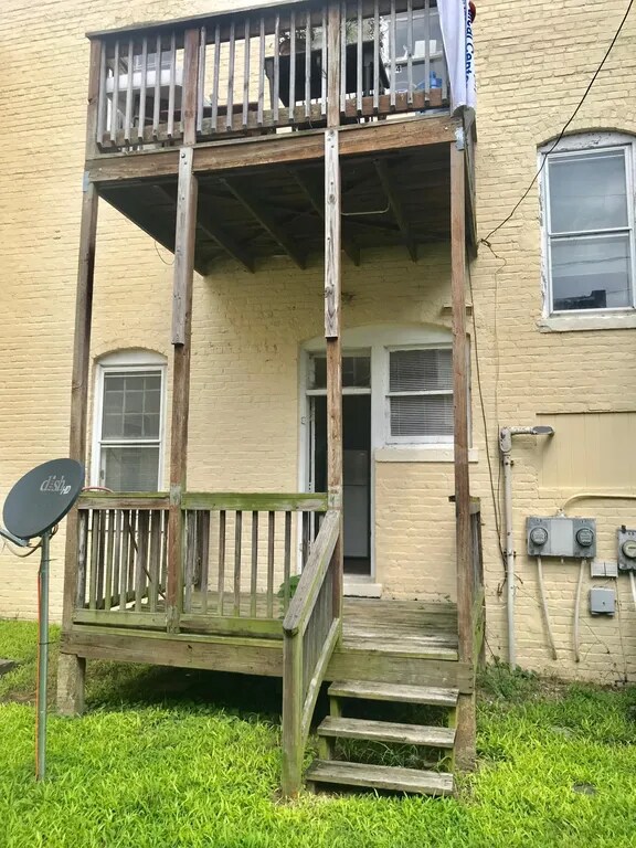 Building Photo - 1022 Maplewood Ave