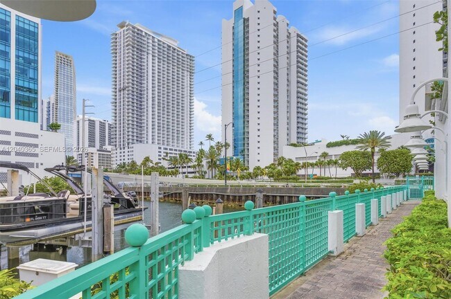 Building Photo - 16500 Collins Ave