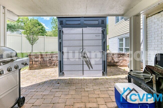 Building Photo - 13017 Weiss Dr