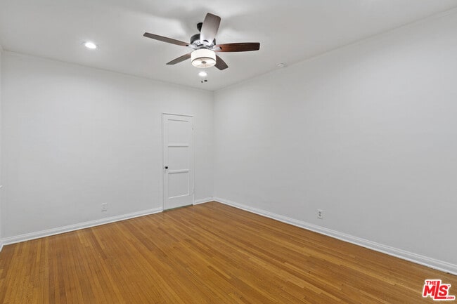 Building Photo - 2364 Kerwood Ave