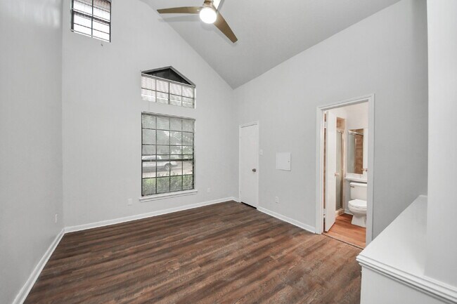 Building Photo - Freshly Remodeled Sugar Land Home with a Garden That Came Ready to Show Off
