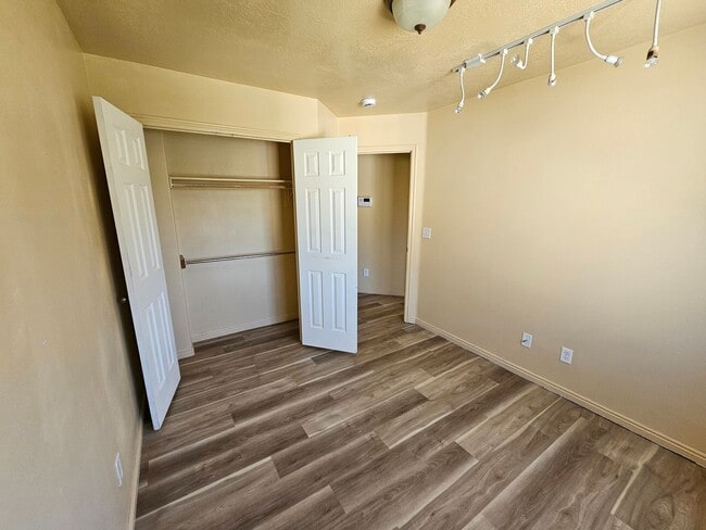 Building Photo - Cozy, Affordable Condo