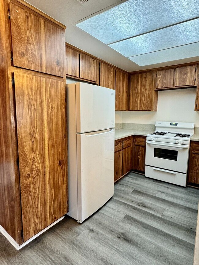 Building Photo - RENT SPECIAL!! $500 OFF SECOND MONTH RENT - Spacious 3 Bedroom 2 Bath Condo in Hawaiian Gardens