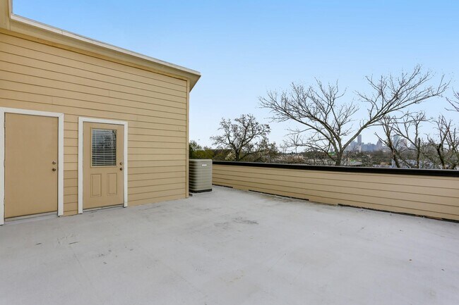 Building Photo - 306 Enid St