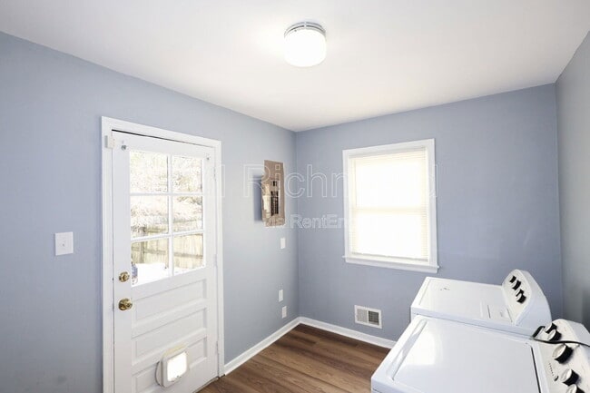 Building Photo - 1929 Millsap Ln