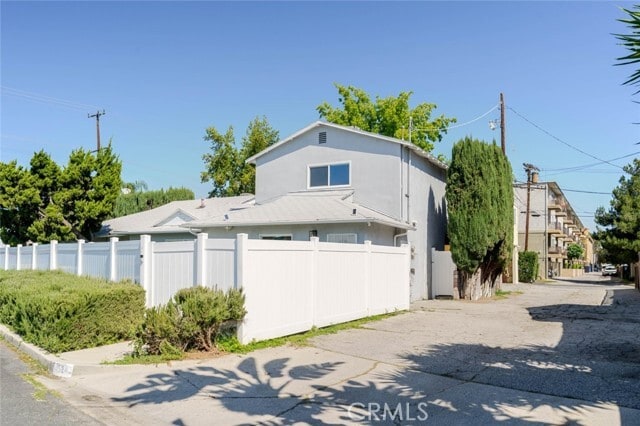 Building Photo - 15243 Valleyheart Dr