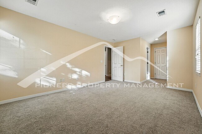 Building Photo - Updated Condo with Central AC!