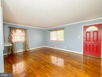 Building Photo - 3217 St Lukes Ln