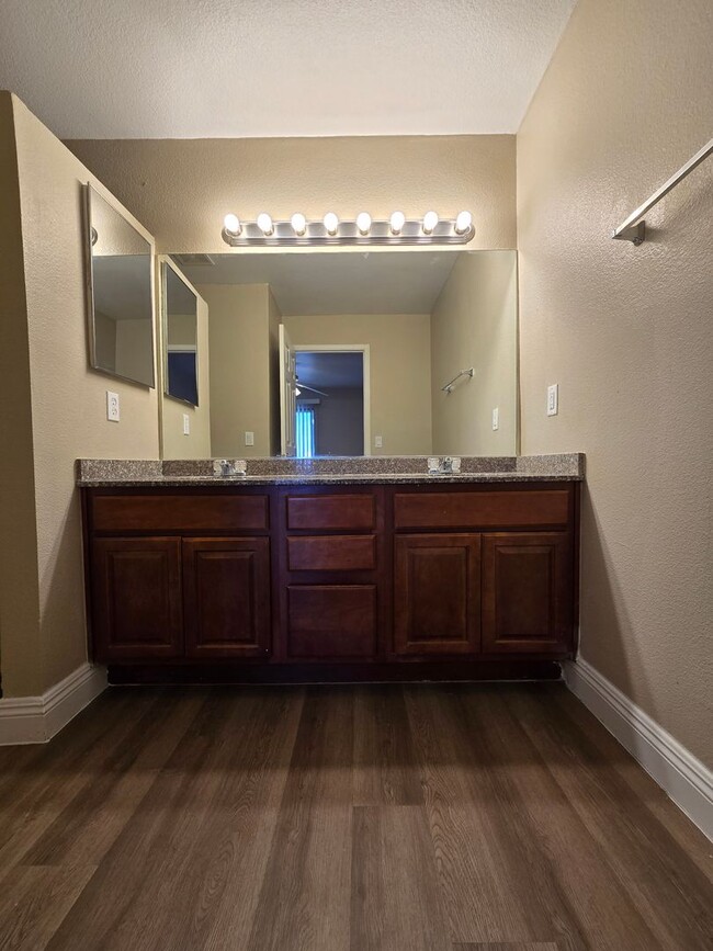 Building Photo - A Fabulous 3 Bedroom Condo in NW Las Vegas.