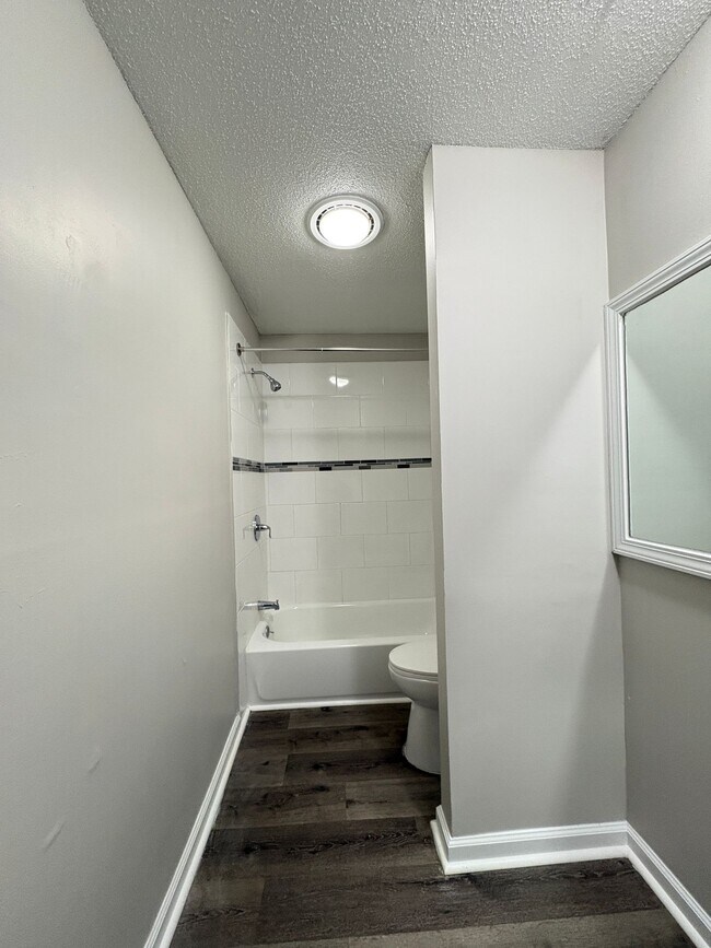 Building Photo - Remington On Rockville Living