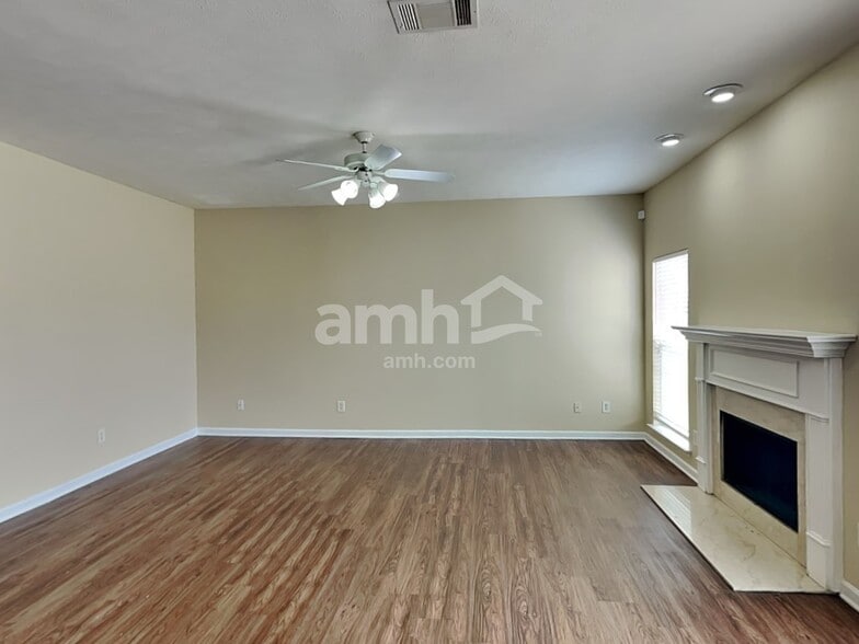 Building Photo - 256 Neal Ave