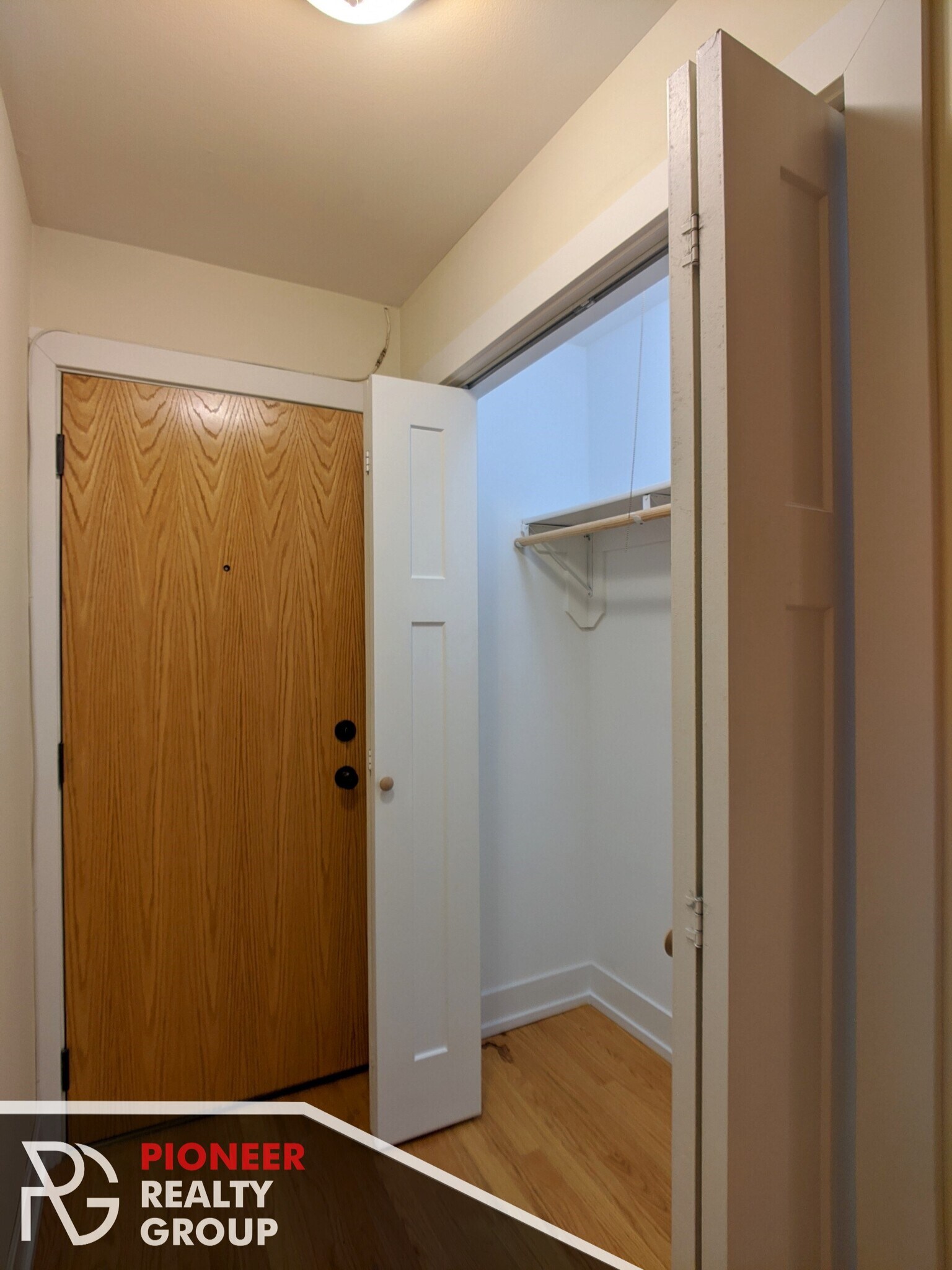 Building Photo - 557 W Arlington Pl
