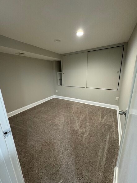 Building Photo - 1253 Cresthaven Dr