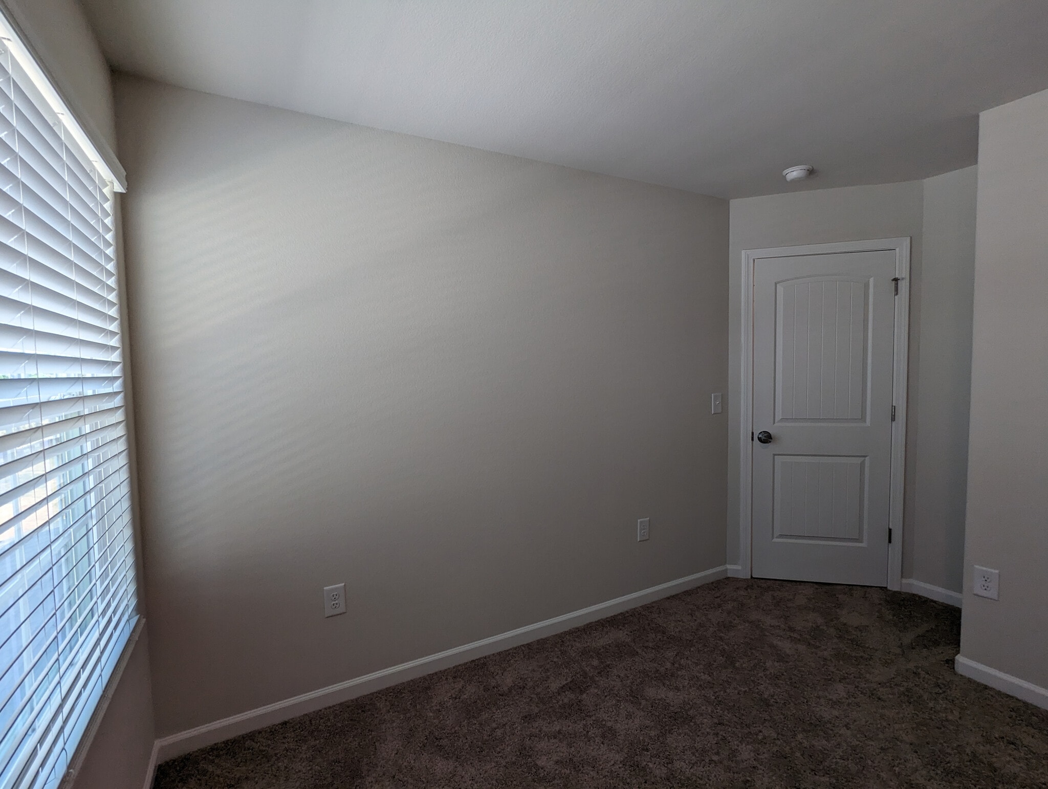 Building Photo - Room in House on Transatlantic Ave