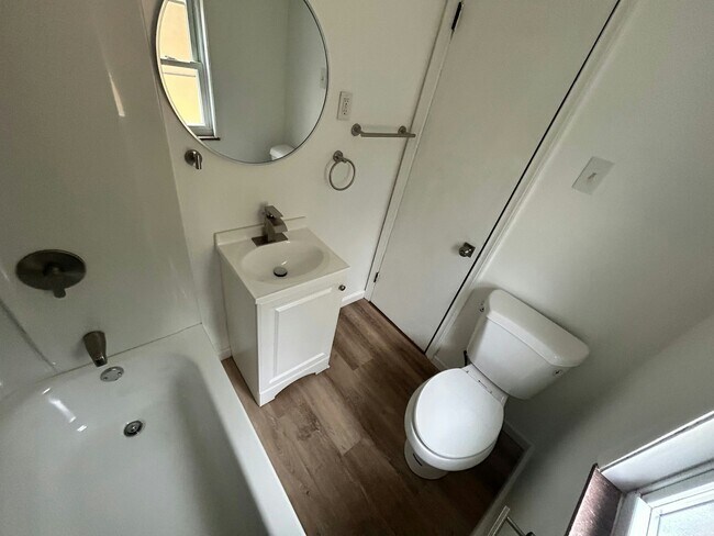 Building Photo - 1718 McNary Blvd