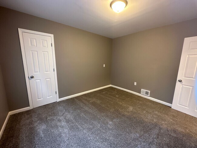 Building Photo - 6302 W Medford Ave