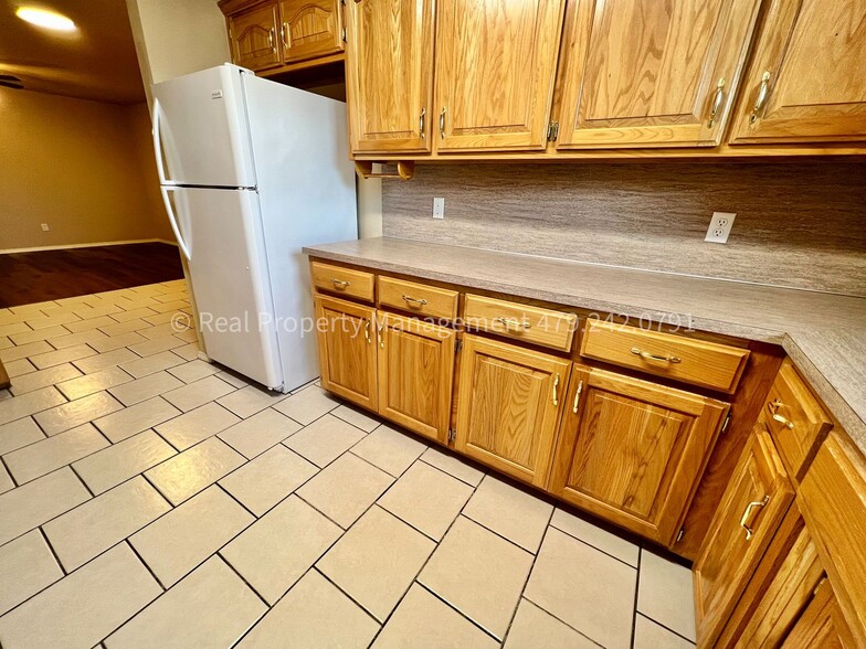 Building Photo - 207 H St