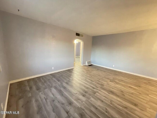 Building Photo - 316 Barcelona Dr